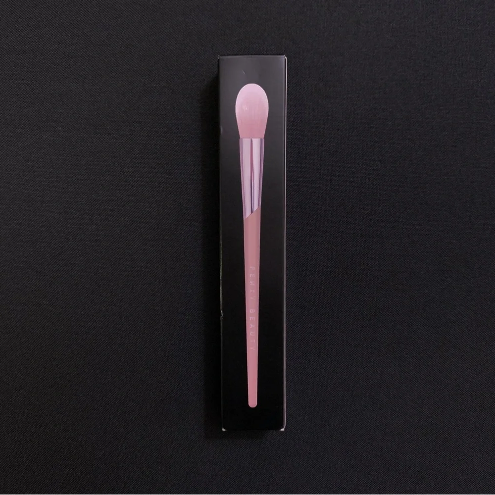 FENTY Precision Highlighter Brush 135 — Full Size